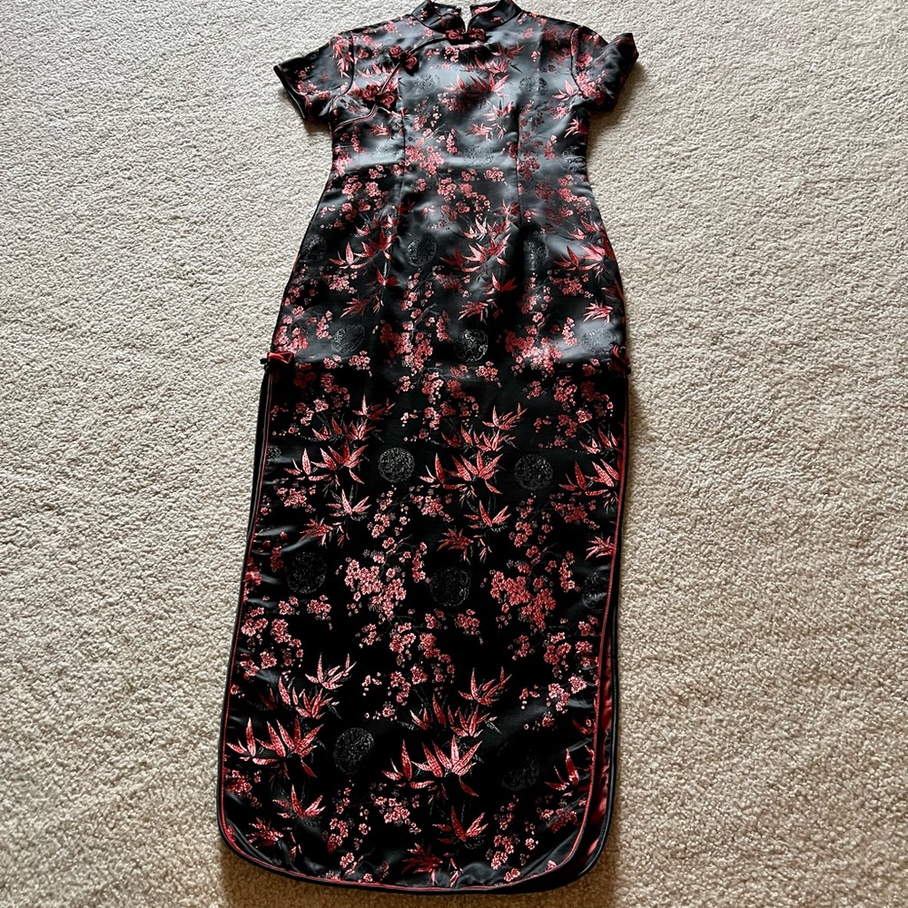 Asian kimono type dress black and red with 2 slits on side